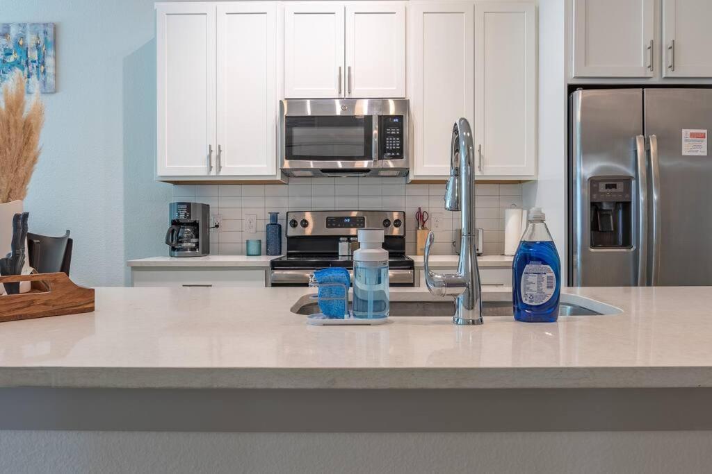 Beautiful Riverwalk Apt With Full Amenities, King Bed & Free Parking سان أنطونيو المظهر الخارجي الصورة