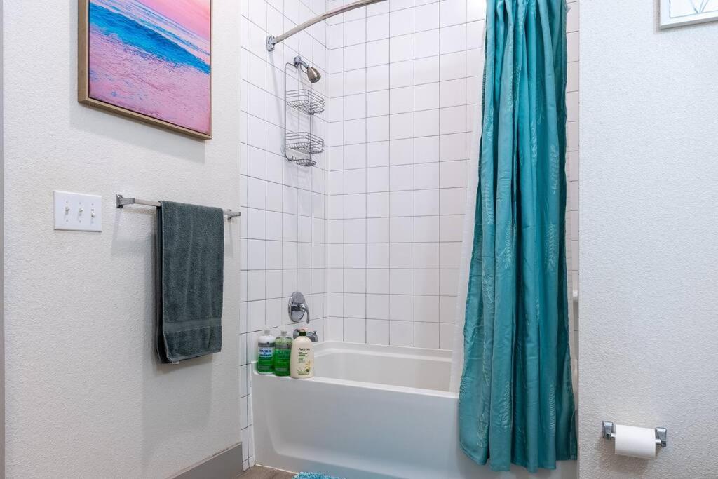 Beautiful Riverwalk Apt With Full Amenities, King Bed & Free Parking سان أنطونيو المظهر الخارجي الصورة