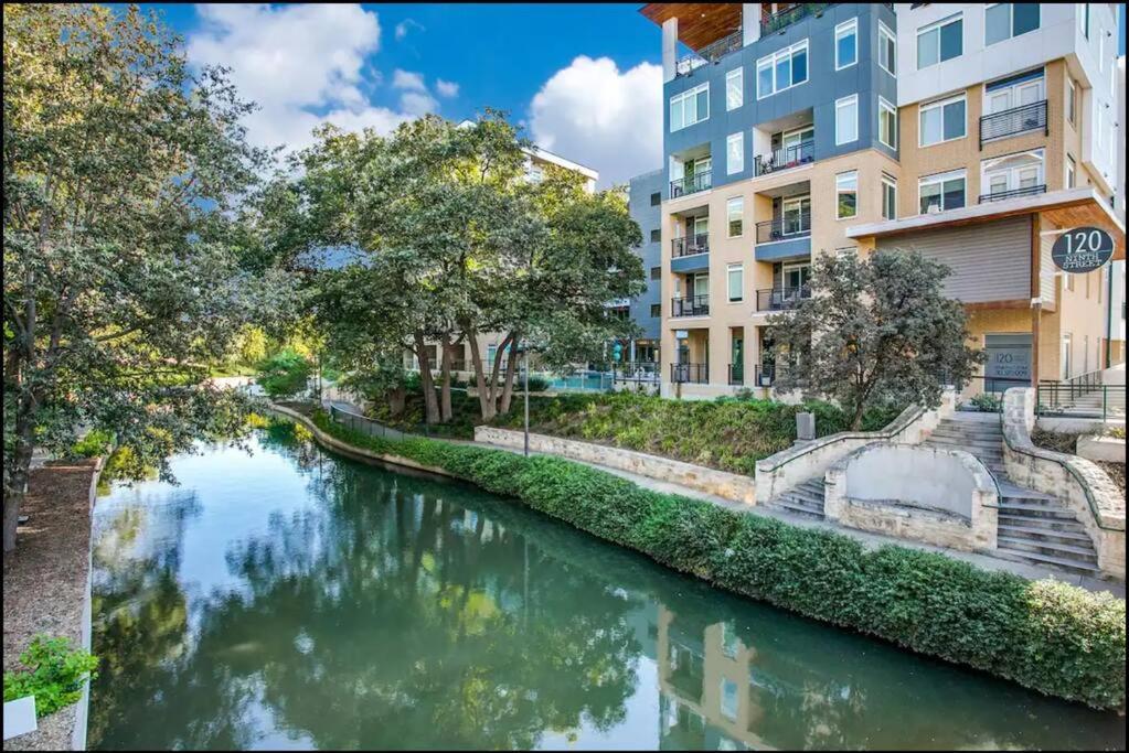 Beautiful Riverwalk Apt With Full Amenities, King Bed & Free Parking سان أنطونيو المظهر الخارجي الصورة